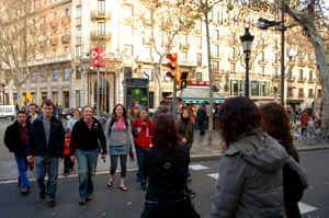 photo: Neil Lutz, Melissa Thomasma, Nicole Sindy, and Inez Jones join the afternoon crowd on the Ramblas.